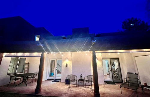 Southside House | Casa de Carol - Charming 3-bedroom light-filled townhome in SE Santa Fe w/WiFi