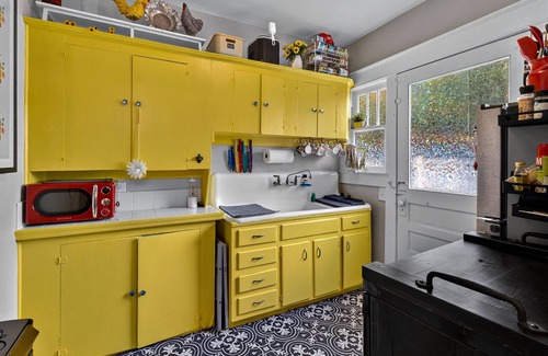 Old Seminole Heights Apartment | Casa De Cashmere|1 BR Eclectic Hideaway