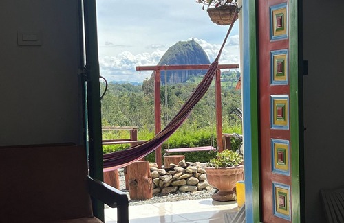 Guatape Villa | Casa De Colores