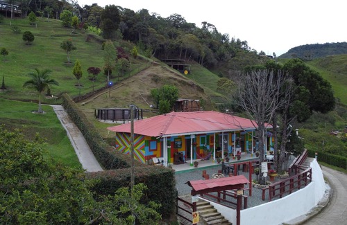 Guatape Villa | Casa De Colores