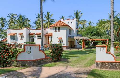 Platanitos House | Casa de Colores private Villa in Playa Las Tortugus