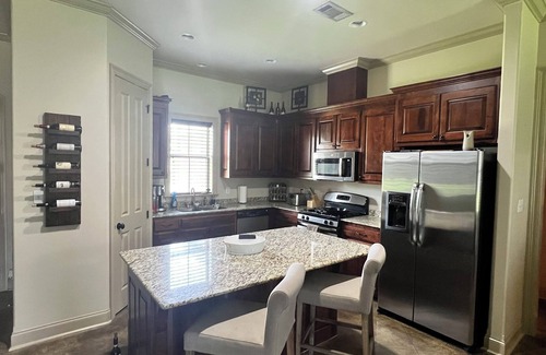 Hammond House | Casa de' Copper Hill. Your Home away from Home.