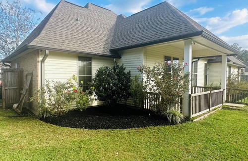 Hammond House | Casa de' Copper Hill. Your Home away from Home.