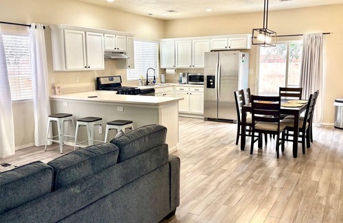 North Valley House | Casa de Cozy w/Hot Air Balloon Views