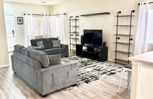 North Valley House | Casa de Cozy w/Hot Air Balloon Views