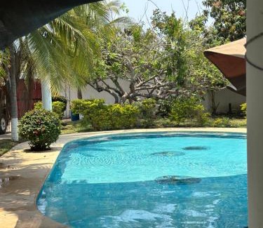 El Hawaii House | Casa de Descanso en Monterrico