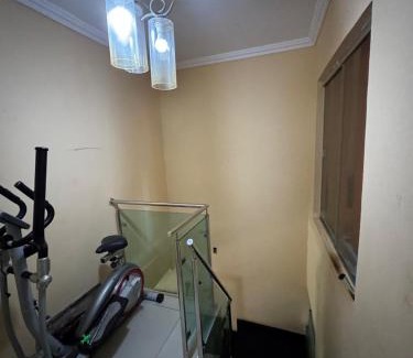 Souza House | CASA DE DOIS PAVIMENTOS COM SUITEs