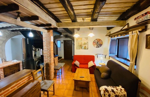 La Pola de Gordon House | Casa de Pueblo Rural