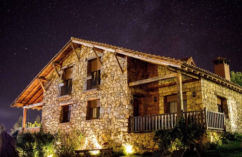Navarredonda de Gredos Cottage | Casa del Altozano for 6 people