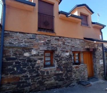 San Cristobal de Valdueza House | Casa de Abril 1