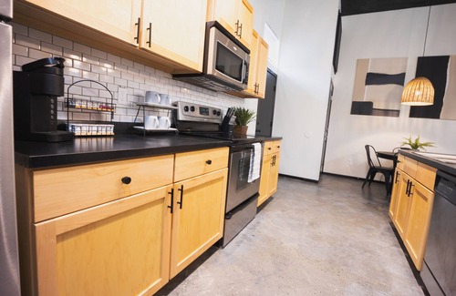 Norman House | Casa de Flo - 3 BD/3 Bath SPACIOUS CONDO