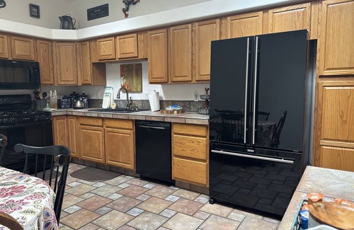 Las Cruces House | Casa de Flores 3 bdrm, 2 bath with covered hot tub