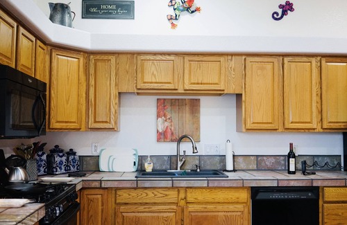 Las Cruces House | Casa de Flores 3 bdrm, 2 bath with covered hot tub