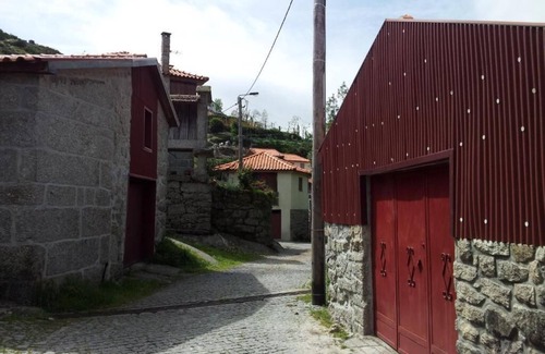 Guilhofrei Cottage | Casa de Fora Refuge of Tranquillity Surrounded by the exuberant nature of the Minho region