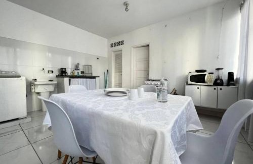 Jardim Camburi Apartment | Casa de Hóspedes 2Q até 6 pessoas 100m Praia e entrada independente