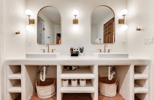 Seton Village House | CASA DE ICE : Stunning 5 Bedroom, 6 Acre Retreat!