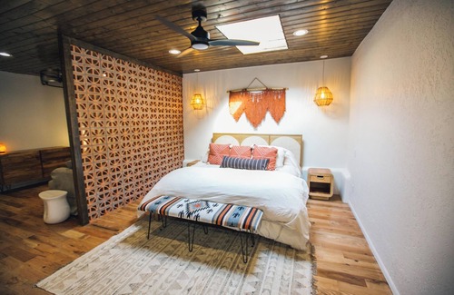 Seton Village House | CASA DE ICE : Stunning 5 Bedroom, 6 Acre Retreat!