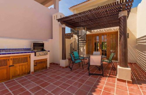 Loreto House | Casa De La Alegria 3BR by Casago