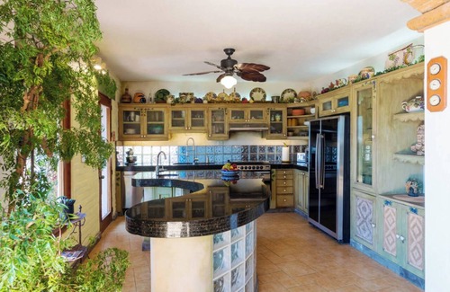 Conchas Chinas House | Casa de la Hoja: Private and Quiet 3 BR/4BA Home in Exclusive Conchas Chinas