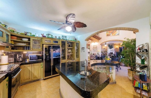 Conchas Chinas House | Casa de la Hoja: Private and Quiet 3 BR/4BA Home in Exclusive Conchas Chinas