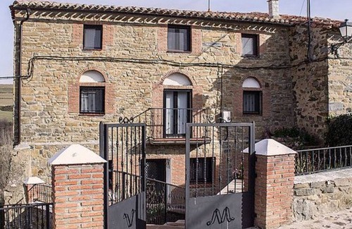 Bretun House | Casa De La Peña Full Rental