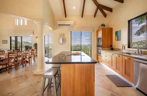 Rio Seco House | Casa de la Promesa, Luxurious Retreat with Pool