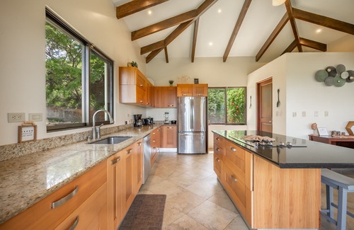 Rio Seco House | Casa de la Promesa, Luxurious Retreat with Pool