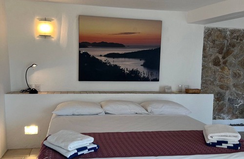Las Playas Hotel | Casa de la Tierra in Acapulco con A/C