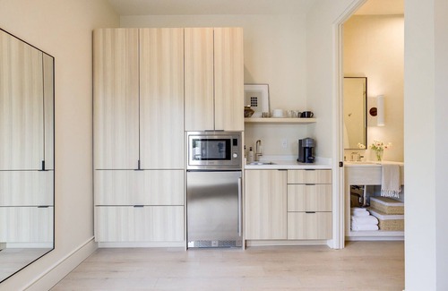 Santa Barbara Apartment | Casa De La Vina Unit 10 - Boutique Suites