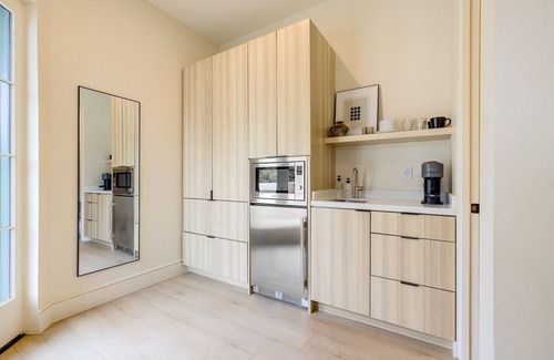 Santa Barbara Apartment | Casa De La Vina Unit 10 - Boutique Suites