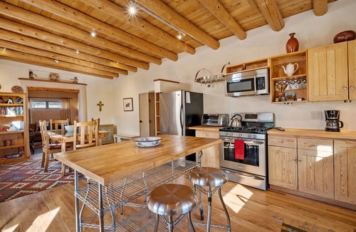 Santa Fe House | Casa de Lorenzo - Hot Tub and Fire Pit
