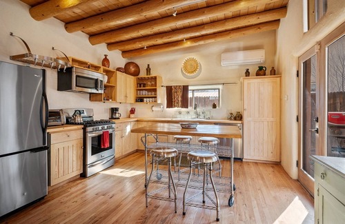 Santa Fe House | Casa de Lorenzo - Hot Tub and Fire Pit