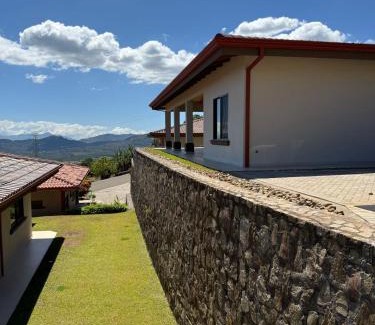 Naranjo Villa | Casa de Lujo con Piscina y Vistas Panorámicas Oro Monte, Naranjo