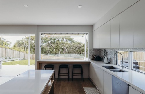 Catherine Hill Bay House | Casa De Mare - Beach Access with Spa & Pool