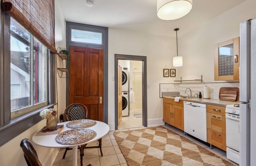 Mid-City House | Casa De Orleans