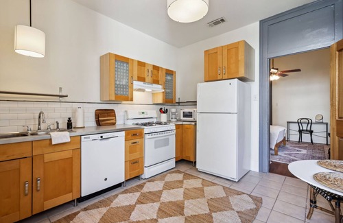 Mid-City House | Casa De Orleans