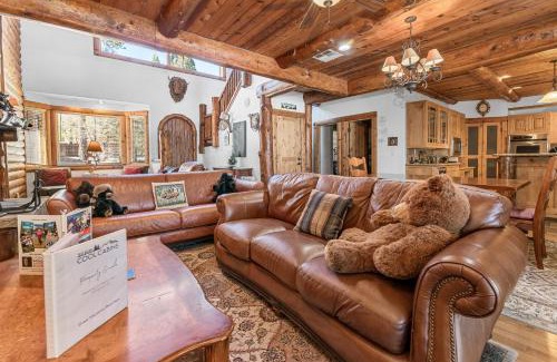 Big Bear Lake House | Casa De Oso Lakefront - Make memories at this stunning home! Billiards & Cinema room