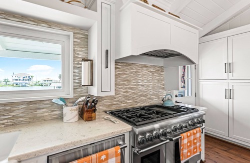 Jamaica Beach House | Casa de Palmas: Ultimate Pool w/Grotto, Hot Tub & Bar