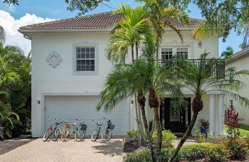 Naples Park House | Casa de Palmeras! Southern private pool, close to beach!