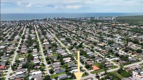 Naples Park House | Casa de Palmeras! Southern private pool, close to beach!