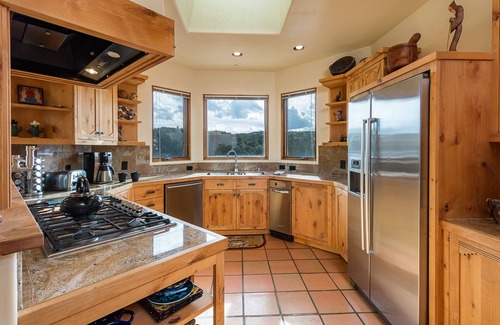 Tesuque Hills House | Casa de Paz | In Gated Community, Stunning Views!