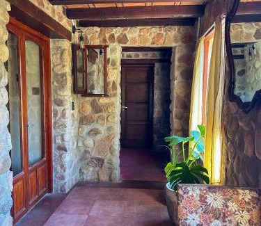 Las Rabonas House | Casa de piedra con jardin y pileta - privada