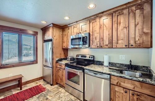 Blue River House | Casa De Plata 5 Bedroom Home by RedAwning