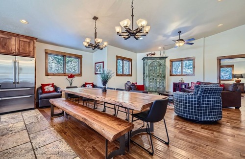 Blue River House | Casa De Plata 5 Bedroom Home by RedAwning