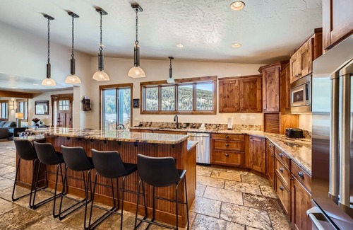 Blue River House | Casa De Plata 5 Bedroom Home by RedAwning