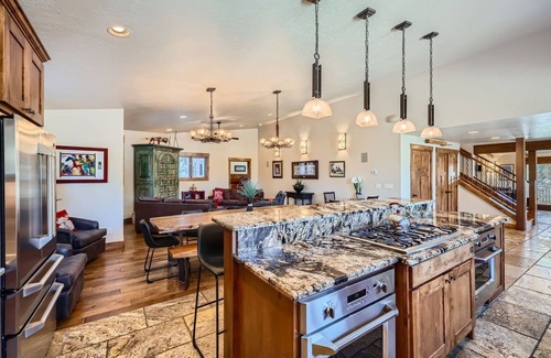 Blue River House | Casa De Plata 5 Bedroom Home by RedAwning