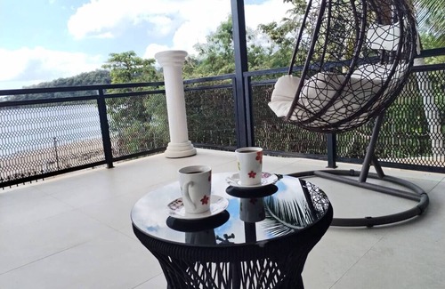 Tumba Vieja House | Casa de Playa Bonita - 2nd Floor Suite with Balcony