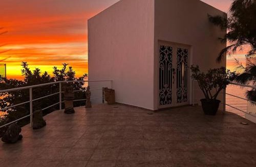 Balcones de Loma Linda House | Casa de Playa frente al Malecón