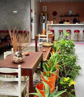 Mindelo House | Casa de Poço Guest House and Gallery