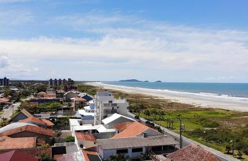 Pontal do Parana House | Casa de praia com boa ventilação garagem coberta para 3 carros 50m da praia
